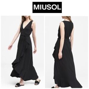 🆕Miusol Black Sleeveless V-Neck Maxi Gown M🆕